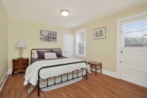 1720 11 Avenue Sw, Calgary, AB - Indoor Photo Showing Bedroom