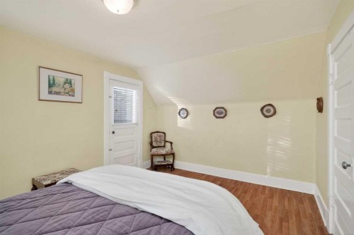 1720 11 Avenue Sw, Calgary, AB - Indoor Photo Showing Bedroom