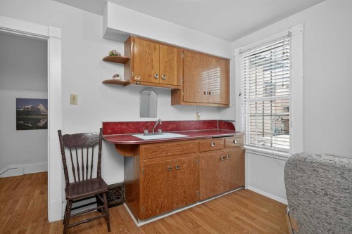 1720 11 Avenue Sw, Calgary, AB - Indoor Photo Showing Kitchen