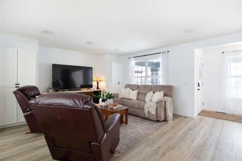 2348 Reunion Rise Nw, Airdrie, AB - Indoor Photo Showing Living Room