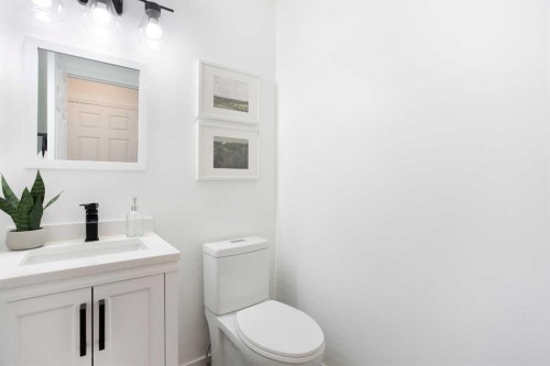 2348 Reunion Rise Nw, Airdrie, AB - Indoor Photo Showing Bathroom