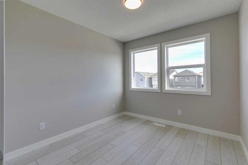 642 & 646 Rangeview Street Se, Calgary, AB - Indoor Photo Showing Other Room