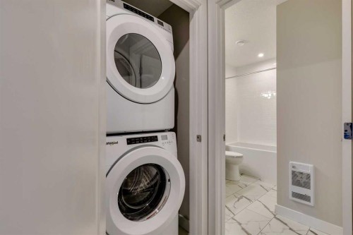 642 & 646 Rangeview Street Se, Calgary, AB - Indoor Photo Showing Laundry Room