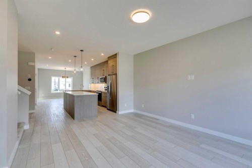 642 & 646 Rangeview Street Se, Calgary, AB - Indoor Photo Showing Kitchen