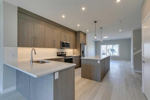 642 & 646 Rangeview Street Se, Calgary, AB - Indoor Photo Showing Kitchen With Stainless Steel Kitchen With Double Sink With Upgraded Kitchen