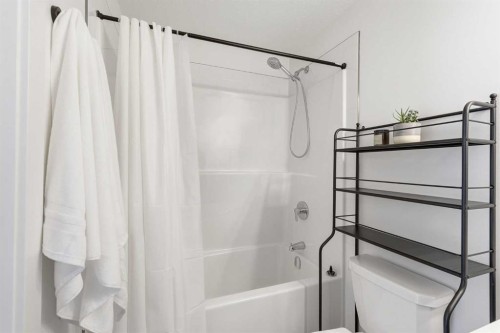 162 Spring Creek Common Sw, Calgary, AB - Indoor Photo Showing Bathroom