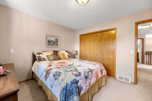 164 Stonegate Close Nw, Airdrie, AB - Indoor Photo Showing Bedroom