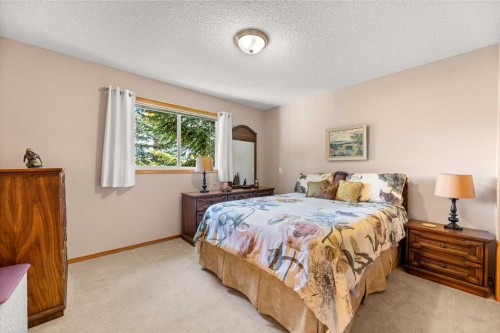 164 Stonegate Close Nw, Airdrie, AB - Indoor Photo Showing Bedroom