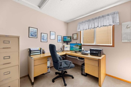 164 Stonegate Close Nw, Airdrie, AB - Indoor Photo Showing Office