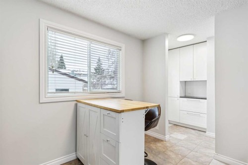 42 Cedarwood Hill Sw, Calgary, AB - Indoor
