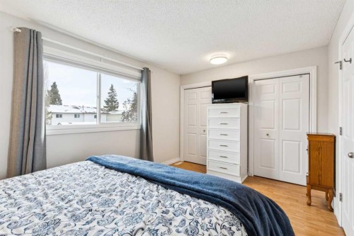 42 Cedarwood Hill Sw, Calgary, AB - Indoor Photo Showing Bedroom