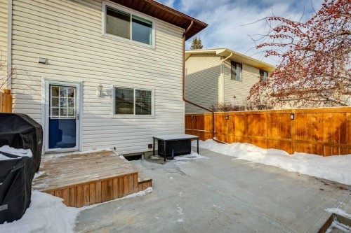 42 Cedarwood Hill Sw, Calgary, AB - Outdoor With Exterior