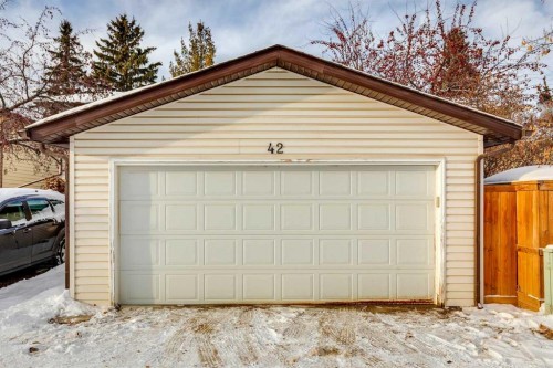 42 Cedarwood Hill Sw, Calgary, AB - Outdoor With Exterior