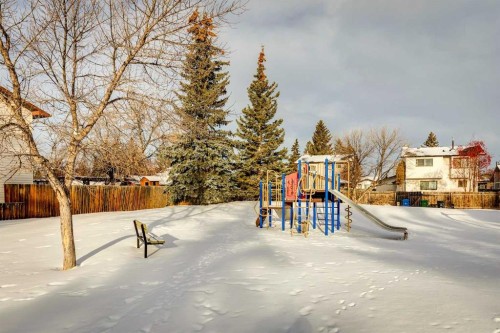42 Cedarwood Hill Sw, Calgary, AB - Outdoor