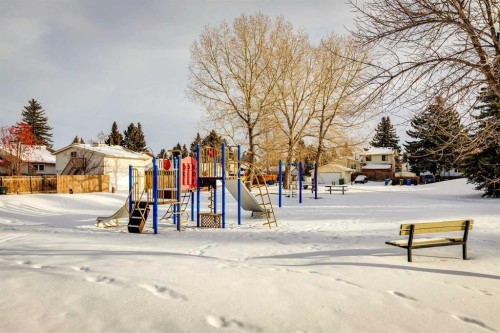 42 Cedarwood Hill Sw, Calgary, AB - Outdoor