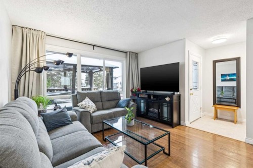 42 Cedarwood Hill Sw, Calgary, AB - Indoor Photo Showing Living Room