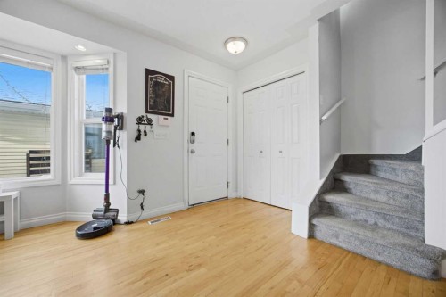 172 Somme Manor Sw, Calgary, AB - Indoor Photo Showing Other Room