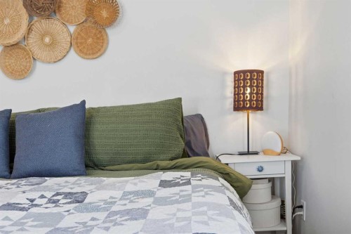 172 Somme Manor Sw, Calgary, AB - Indoor Photo Showing Bedroom