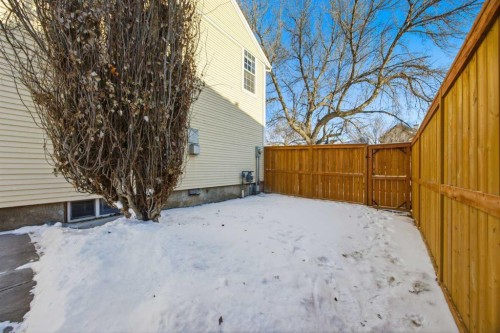 172 Somme Manor Sw, Calgary, AB - Outdoor With Exterior