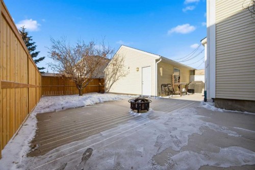 172 Somme Manor Sw, Calgary, AB - Outdoor With Exterior