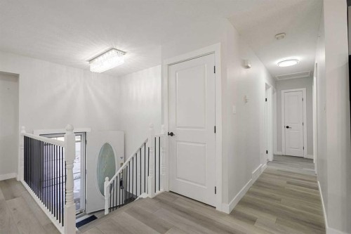 255 Rundleridge Drive Ne, Calgary, AB - Indoor Photo Showing Other Room