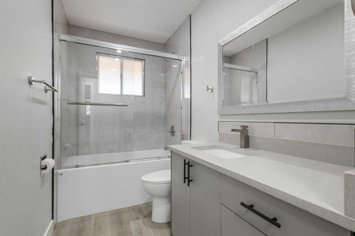 255 Rundleridge Drive Ne, Calgary, AB - Indoor Photo Showing Bathroom