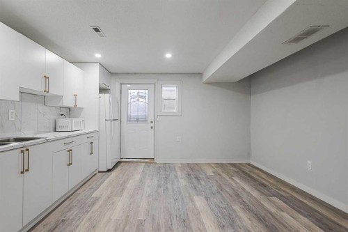 255 Rundleridge Drive Ne, Calgary, AB - Indoor Photo Showing Other Room