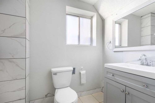 255 Rundleridge Drive Ne, Calgary, AB - Indoor Photo Showing Bathroom