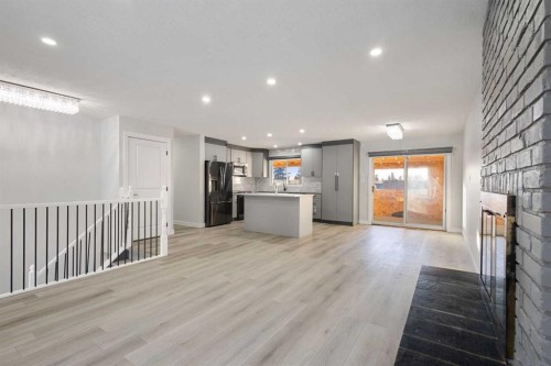 255 Rundleridge Drive Ne, Calgary, AB - Indoor Photo Showing Kitchen With Upgraded Kitchen