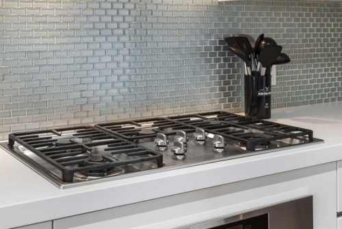 2217 17 Street Sw, Calgary, AB - Indoor Photo Showing Kitchen