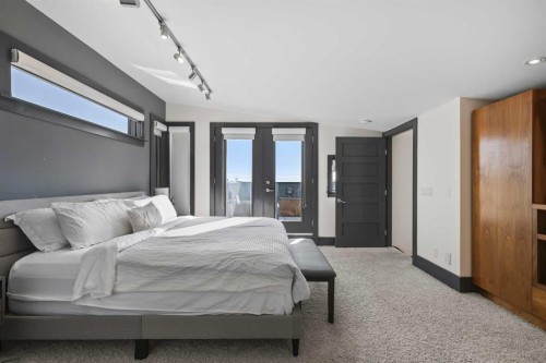 2217 17 Street Sw, Calgary, AB - Indoor Photo Showing Bedroom