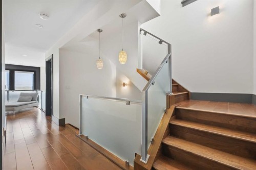 2217 17 Street Sw, Calgary, AB - Indoor Photo Showing Other Room