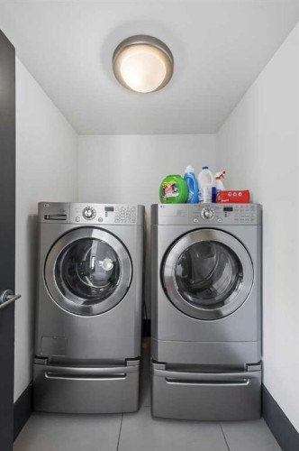 2217 17 Street Sw, Calgary, AB - Indoor Photo Showing Laundry Room