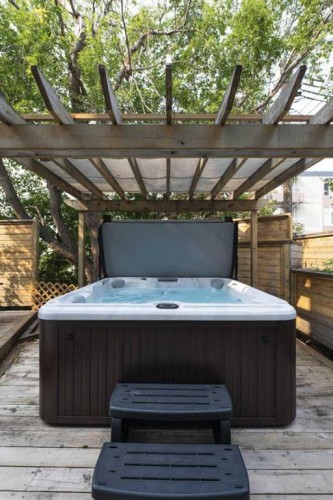 2217 17 Street Sw, Calgary, AB - Outdoor