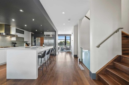 2217 17 Street Sw, Calgary, AB - Indoor Photo Showing Kitchen With Upgraded Kitchen