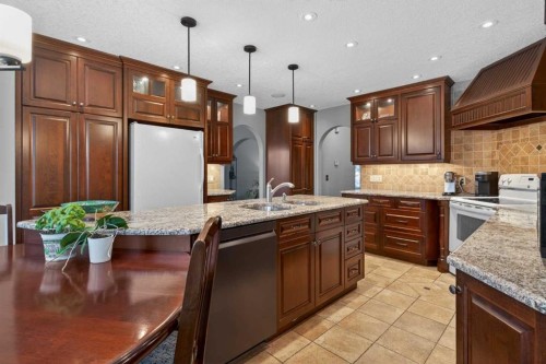 11 Sun Canyon Park Se, Calgary, AB - Indoor Photo Showing Kitchen