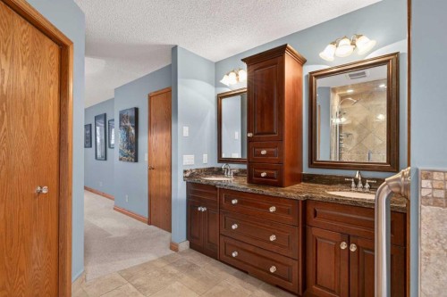 11 Sun Canyon Park Se, Calgary, AB - Indoor Photo Showing Bathroom