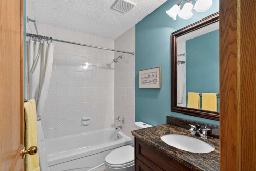 11 Sun Canyon Park Se, Calgary, AB - Indoor Photo Showing Bathroom