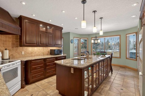 11 Sun Canyon Park Se, Calgary, AB - Indoor Photo Showing Kitchen