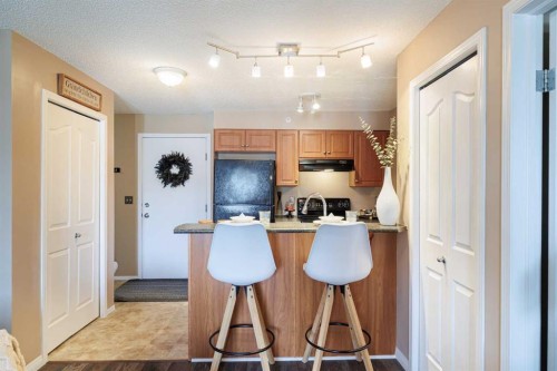 3418-60 Panatella Street Nw, Calgary, AB - Indoor Photo Showing Kitchen