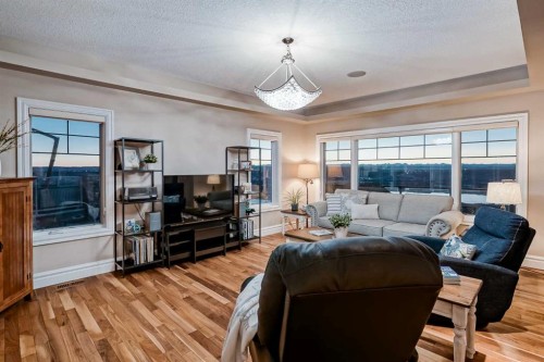 30 Cranridge Heights Se, Calgary, AB - Indoor Photo Showing Living Room