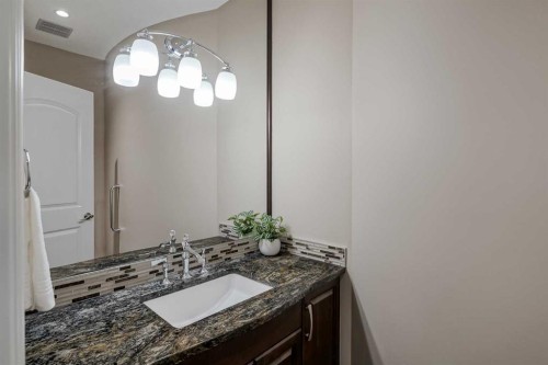 30 Cranridge Heights Se, Calgary, AB - Indoor Photo Showing Bathroom