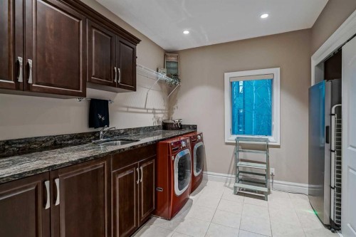 30 Cranridge Heights Se, Calgary, AB - Indoor Photo Showing Laundry Room