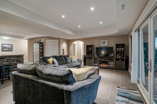 30 Cranridge Heights Se, Calgary, AB - Indoor Photo Showing Living Room