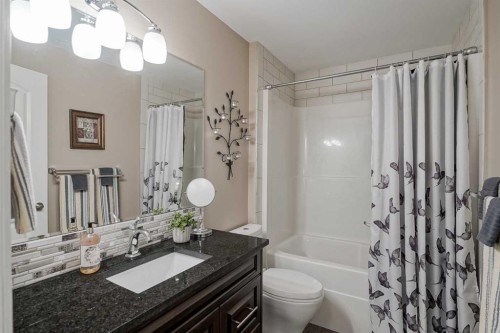 30 Cranridge Heights Se, Calgary, AB - Indoor Photo Showing Bathroom