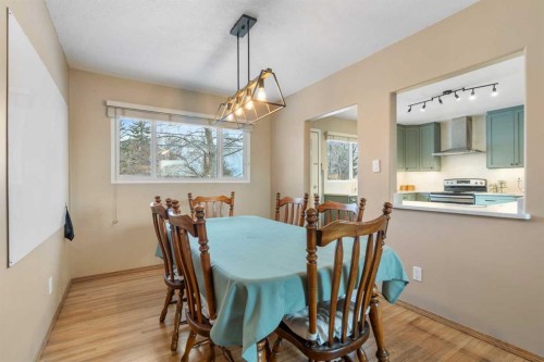 7819 Fairmount Drive Se, Calgary, AB - Indoor Photo Showing Dining Room