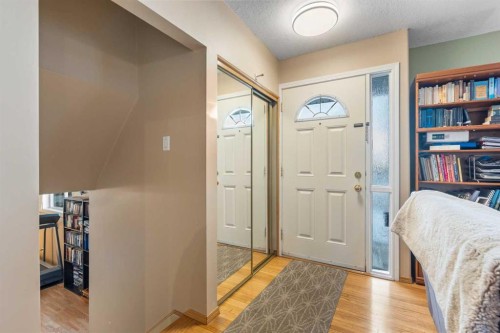 7819 Fairmount Drive Se, Calgary, AB - Indoor Photo Showing Other Room