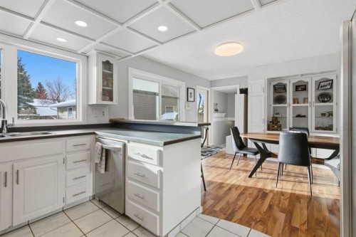 127 Queen Tamara Road Se, Calgary, AB - Indoor