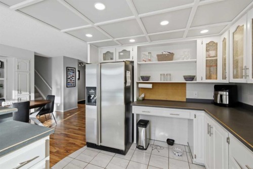 127 Queen Tamara Road Se, Calgary, AB - Indoor