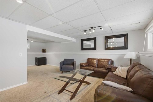 127 Queen Tamara Road Se, Calgary, AB - Indoor